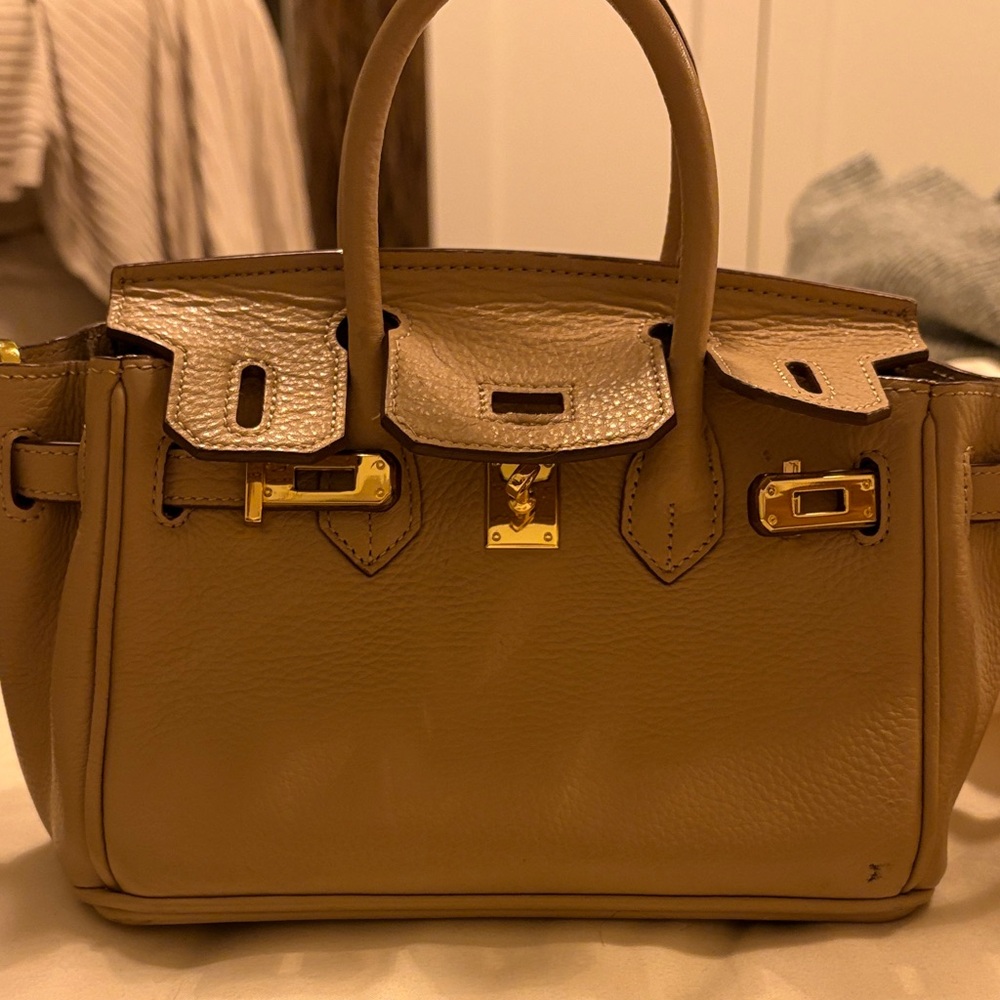 Elegant Tan genuine Leather Handbag looks like hermes'